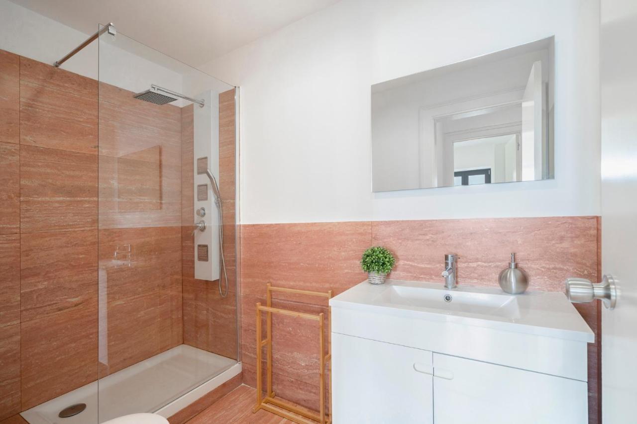 Warm And Cozy Parquet Flooring Apartment In Almada Exteriör bild