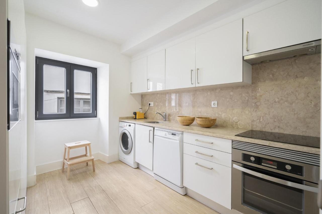 Warm And Cozy Parquet Flooring Apartment In Almada Exteriör bild
