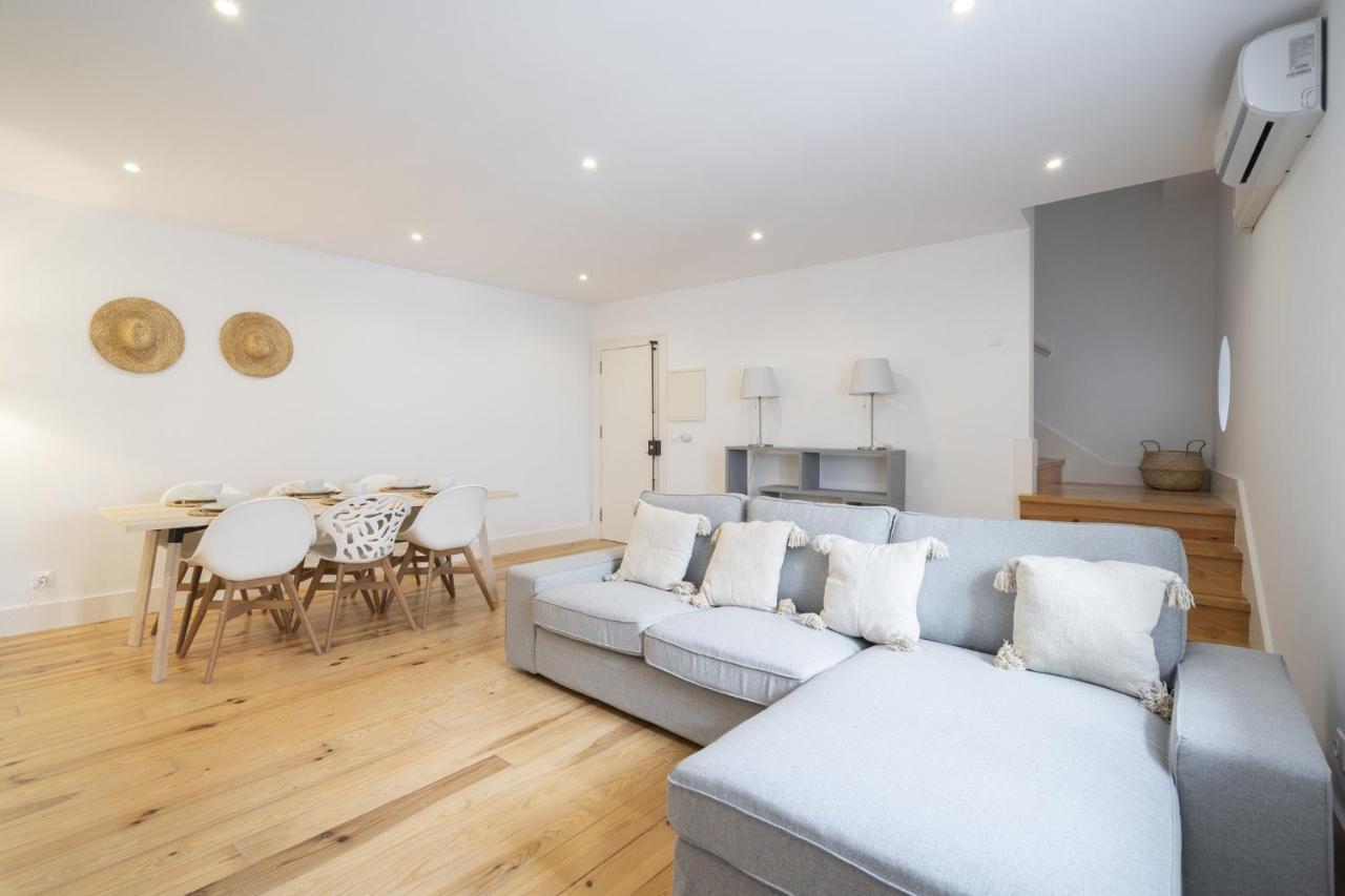 Warm And Cozy Parquet Flooring Apartment In Almada Exteriör bild